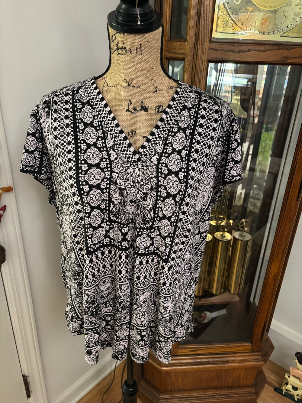 Lucky Brand Black & White V-Neck Short Sleeve Printed Top size XL